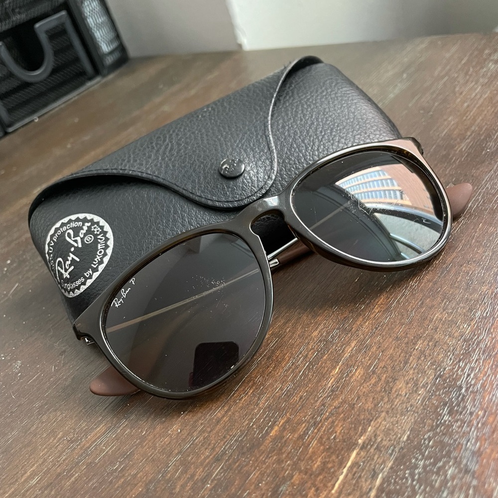 Ray-Ban Erika Classic Polarized Sunglasses in Tortoiseshell!